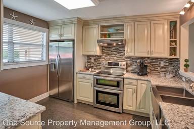 Main picture of 100 Goodlette Rd