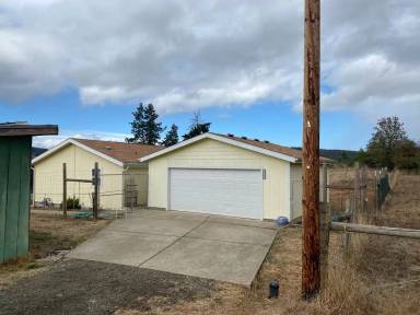 Main picture of 1767 Old Town Loop Rd