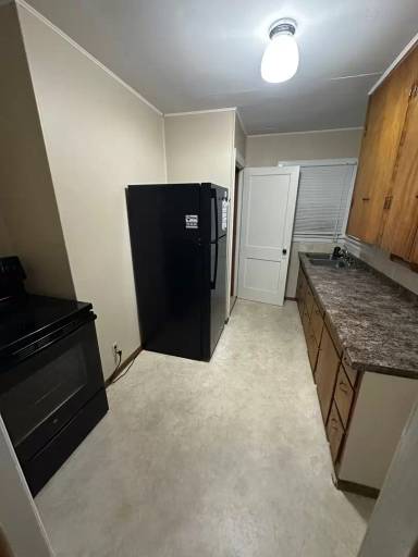 Main picture of 301 E 7th St