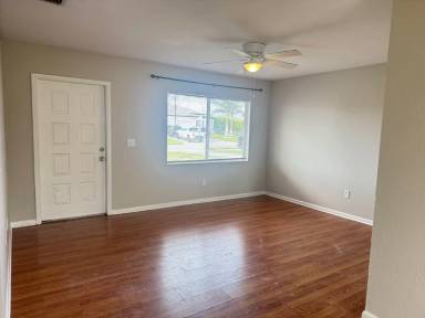 Main picture of 1715 SW 34th St