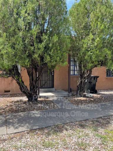 Main picture of 124 Aliso Dr NE
