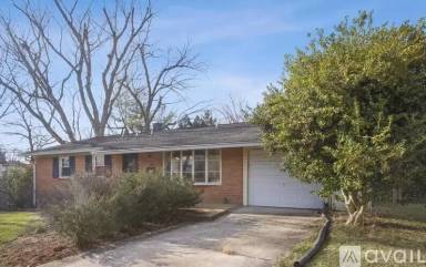 Main picture of 5 Charen Ct