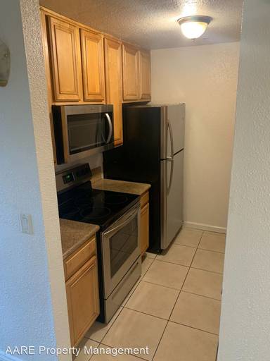 Main picture of 4041 Oakcrest Dr