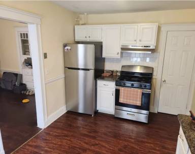 Main picture of 691 River St