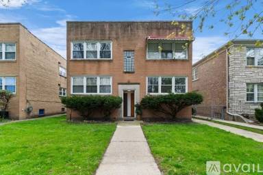 Main picture of 2823 W Balmoral Ave