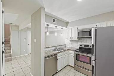 Main picture of 889 Dublin Dr