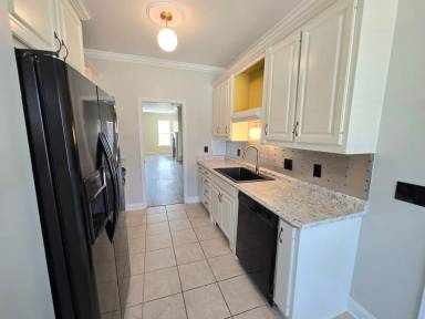 Main picture of 5107 Frankford Dr SE
