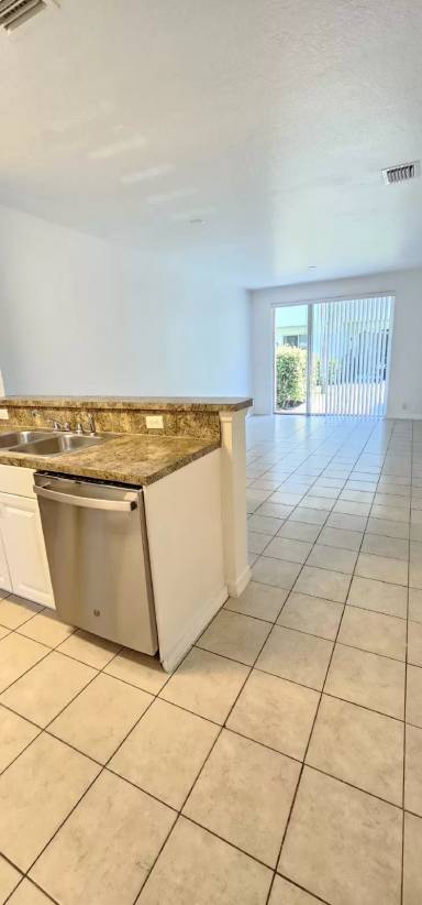 Main picture of 1935 Gardenia Ct