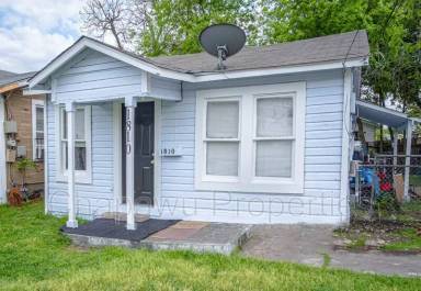 Main picture of 1810 Burnet St