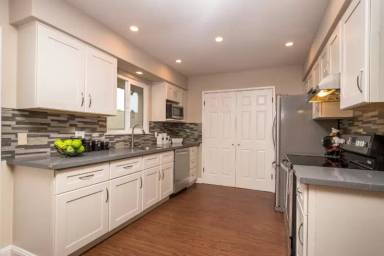 Main picture of 1555 Marina Ct