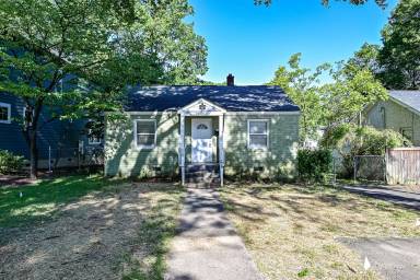 Main picture of 2425 Lola Ave