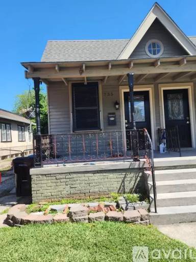 Main picture of 735 Pontalba St