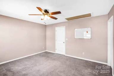 Main picture of 9004 Sharpes Cir