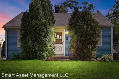 Main picture of 933 Harding Ave