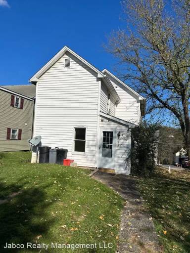 Main picture of 726 W Water St