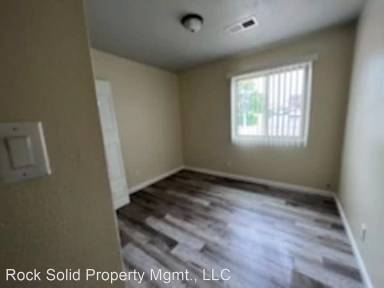 Main picture of 559 Hewlett Dr NE