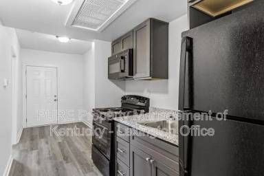 Main picture of 725 E College St