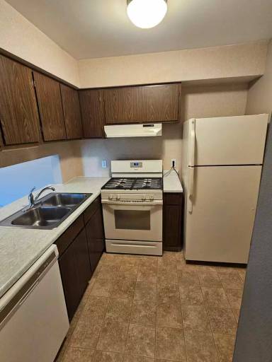 Main picture of 1049 S Main St
