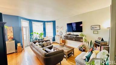 Main picture of 718 W Cornelia Ave
