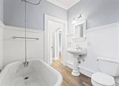 Main picture of 1332 W Washington Blvd