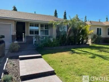 Main picture of 5325 Dunrobin Ave