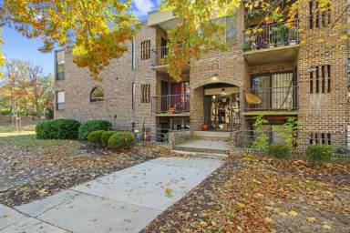 Main picture of 13 Silverwood Cir