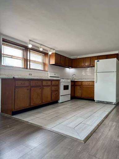 Main picture of 3737 W Irving Park Rd