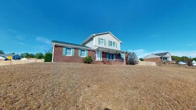 Main picture of 7220 Woodmark Dr