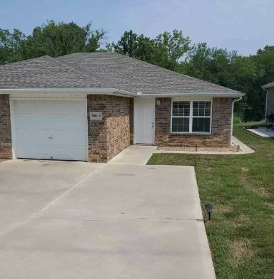 Main picture of 901-11 W Gay St