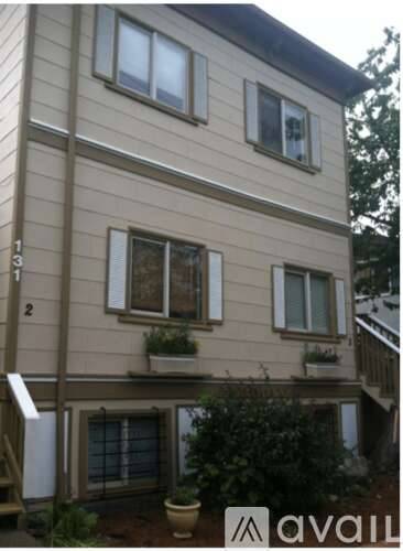 Main picture of 131 21st Ave E