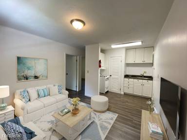Main picture of 1020 W 6th St