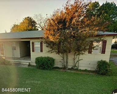 Main picture of 1210 NW Pershing Dr