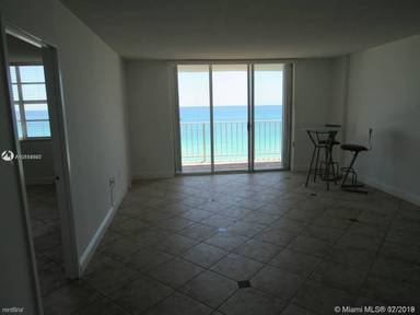 Main picture of 5701 Collins Ave