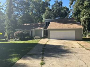 Main picture of 6855 Oakland Dr