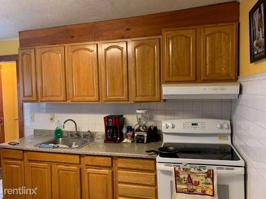 Main picture of 34 Wyman St