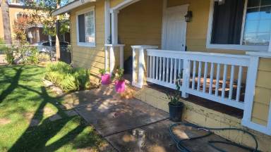 Main picture of 410 N Buena Vista St