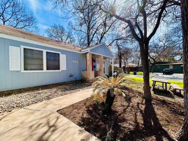 Main picture of 2408B La Casa Dr