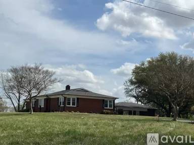 Main picture of 8621 Overcash Rd