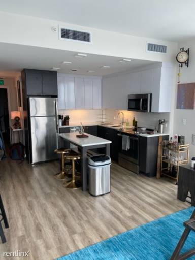 Main picture of 1405 Point Apartments