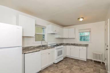 Main picture of 250 Irving Ave N