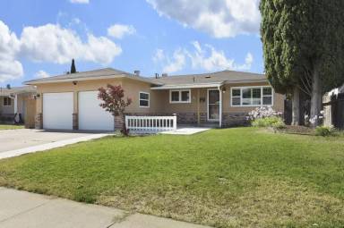 Main picture of 998 Sapphire Way