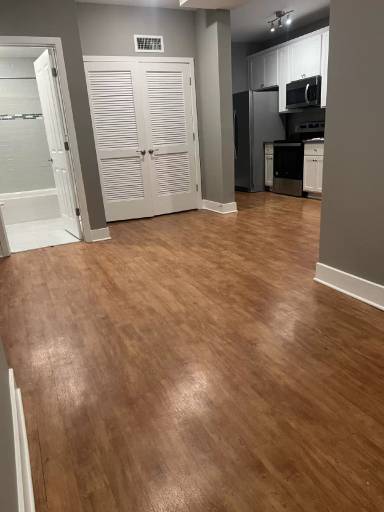Main picture of 300 W Fayette St