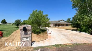 Main picture of 3199 NW 203rd St