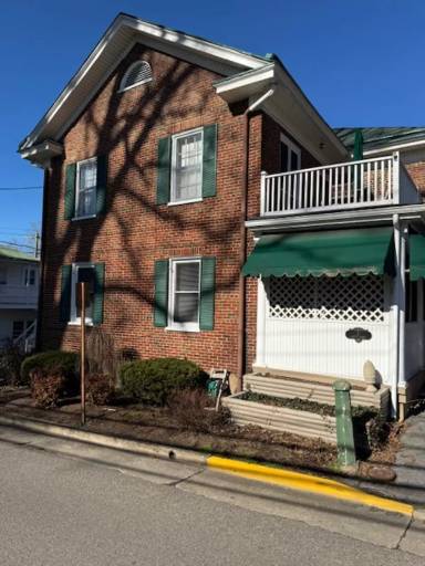 Main picture of 1 White St