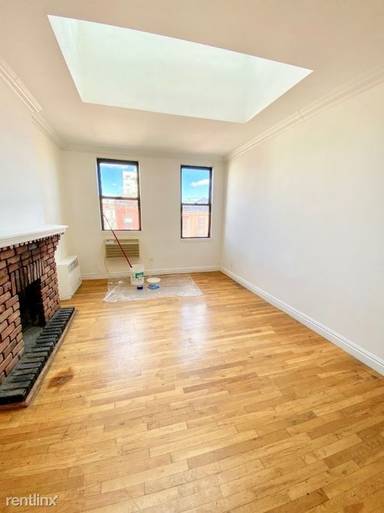 Main picture of 75 Saint Marks Pl