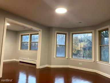 Main picture of 5839 N Cicero Ave
