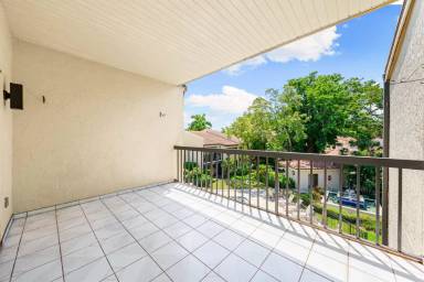 Main picture of 800 Hudson Ave