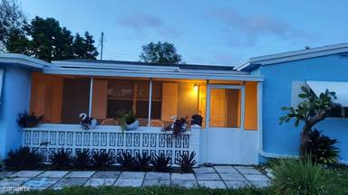 Main picture of 6445 SW 19th St