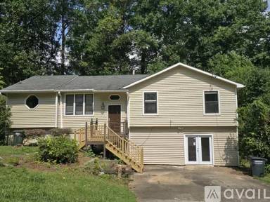 Main picture of 4007 Maxanne Dr NW
