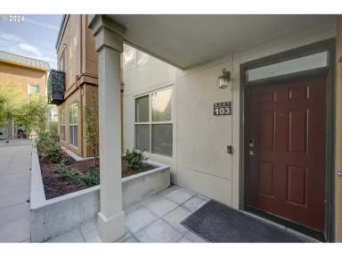Main picture of 6267 NE Carillion Dr
